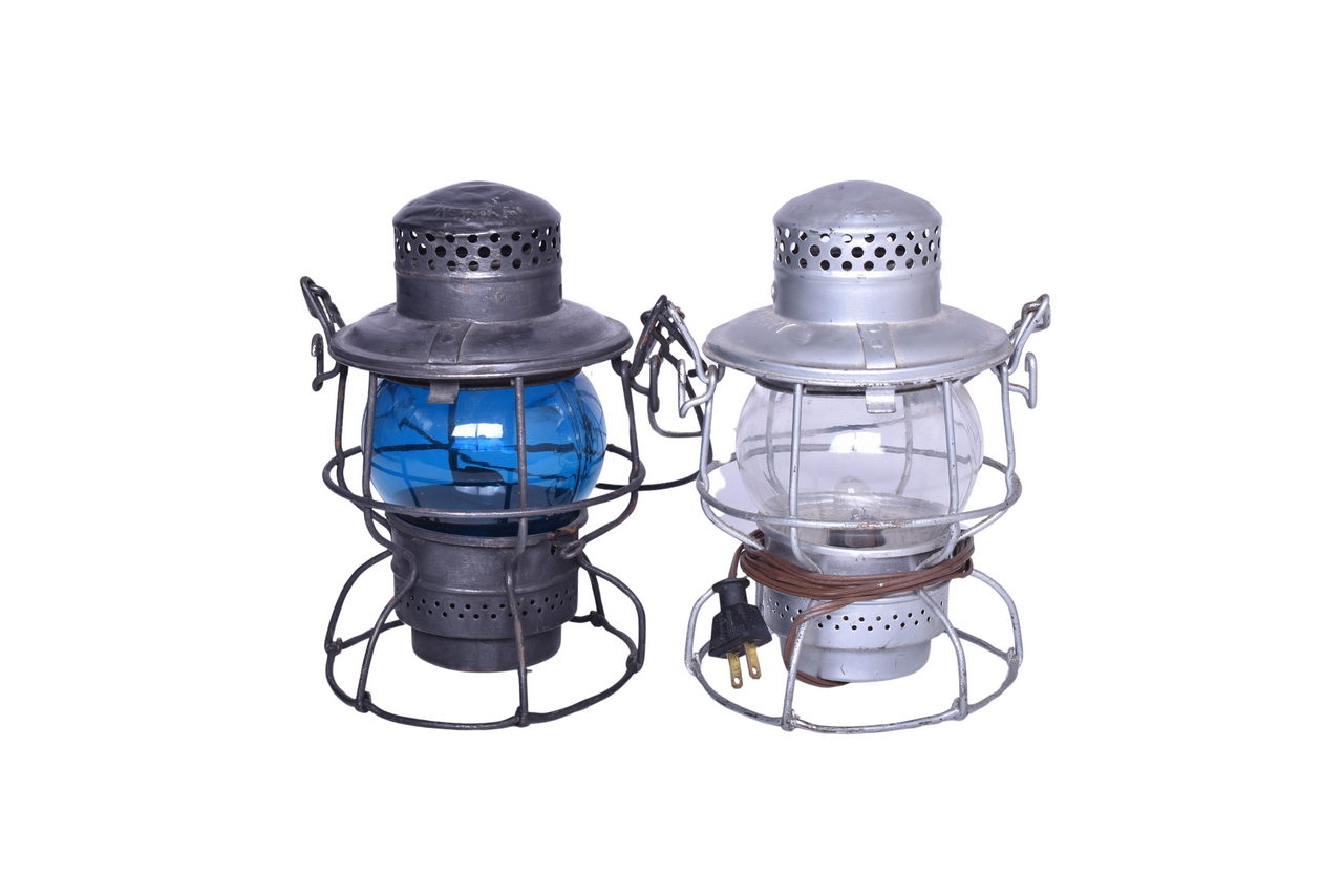 3000 - Pair of Norfolk and Western Railway Lanterns thumbnail