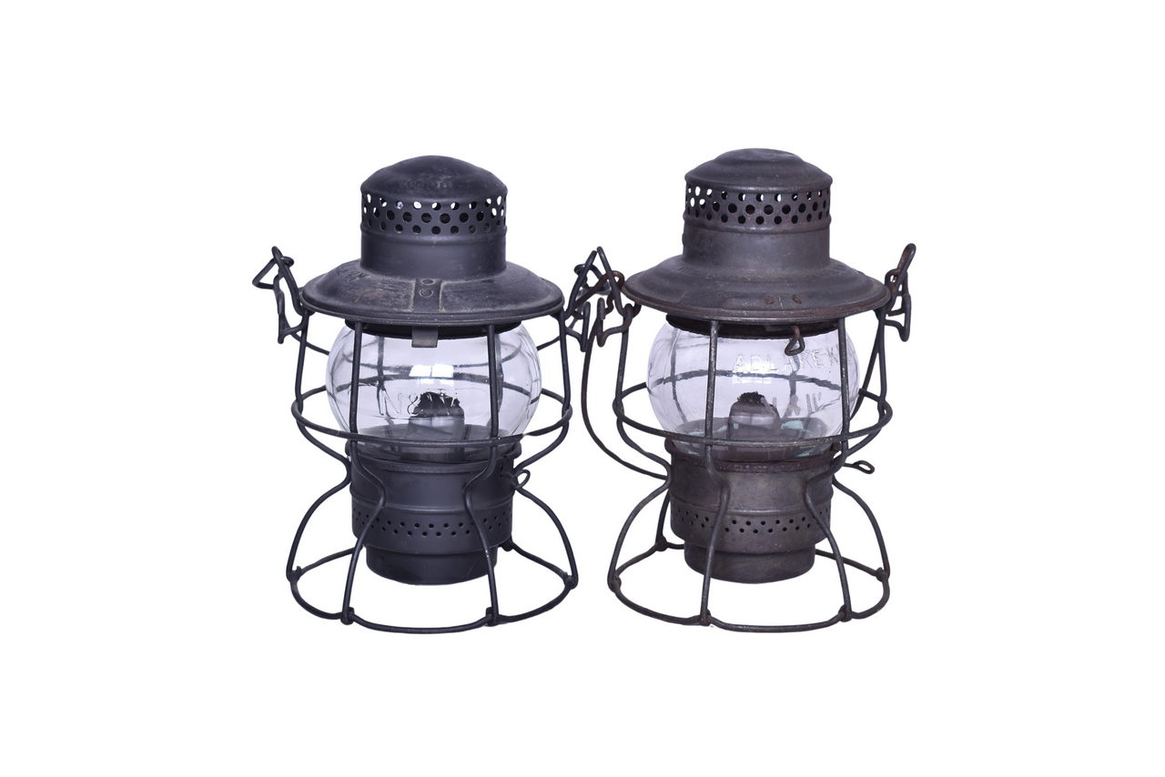 3008 - Pair of Norfolk and Western Railway lanterns - Adams & Westlake Adlake Kero thumbnail
