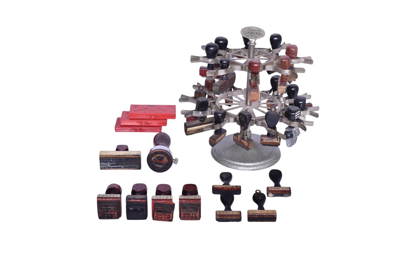 3022 - Two-Tiered Railroad Station Stamp Carousel with Norfolk and Western Railway Stamps thumbnail