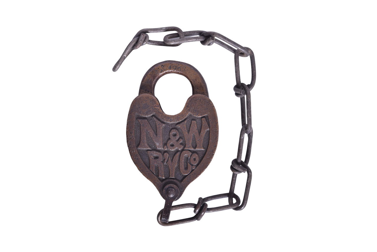 3032 - Norfolk and Western Railway Heart Shaped Brass Lock thumbnail