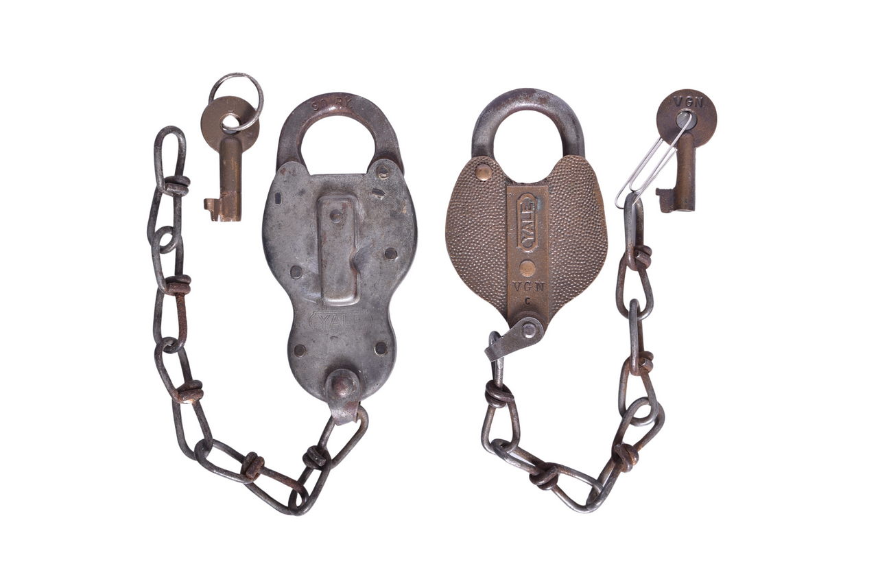 3036 - Pair of Railroad Yale Locks With Keys - Southern and Virginian thumbnail