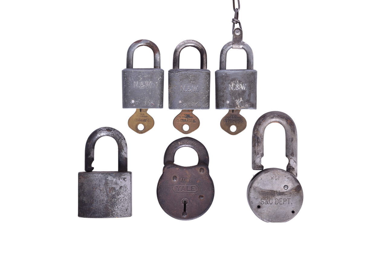 3040 - Six Norfolk and Western Railway Locks thumbnail