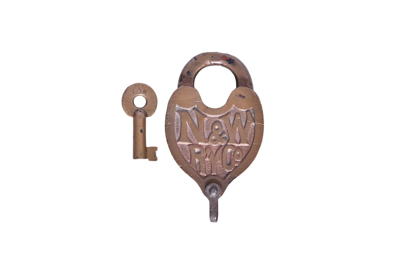 3046 - Norfolk and Western Railway Heart-Shaped Brass Lock with Key thumbnail