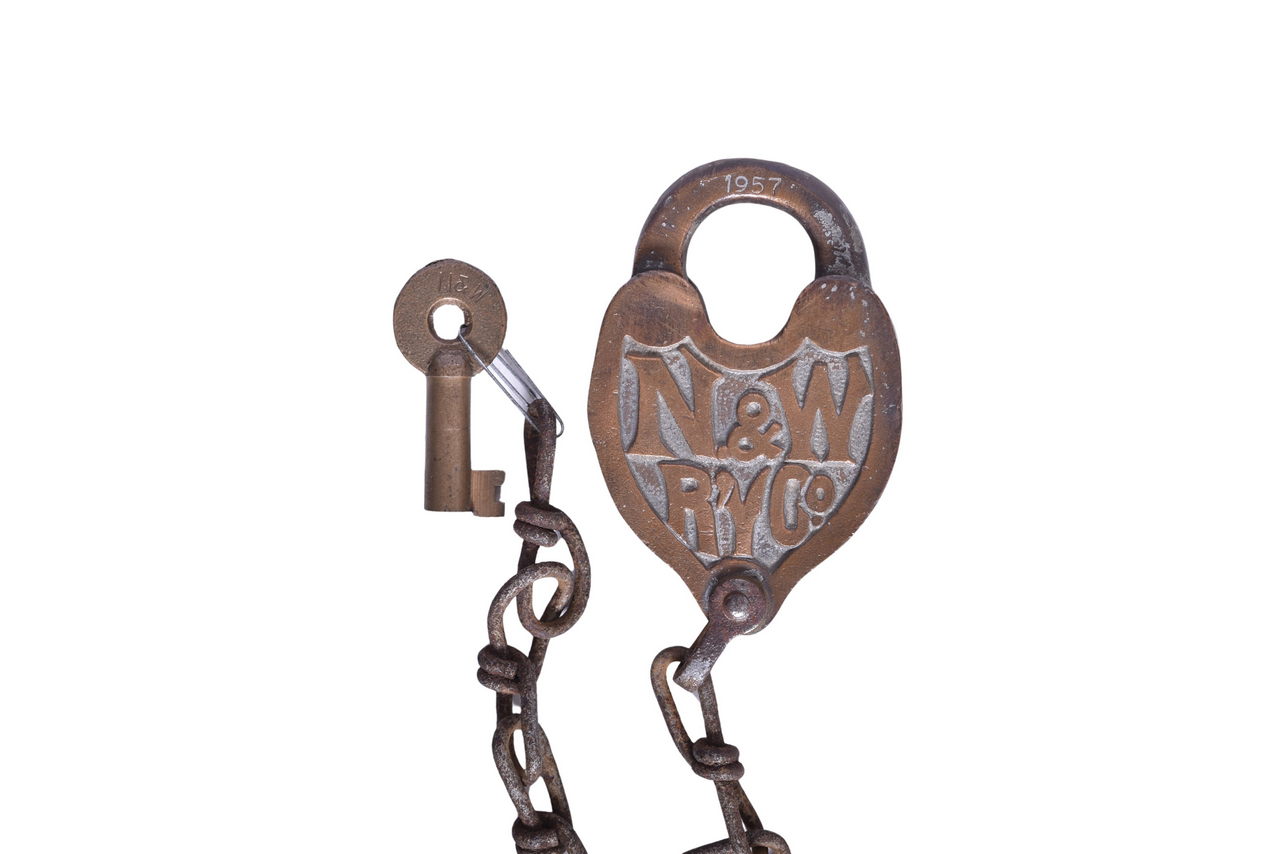 3048 - Norfolk and Western Railway Heart-Shaped Brass Lock with Key thumbnail