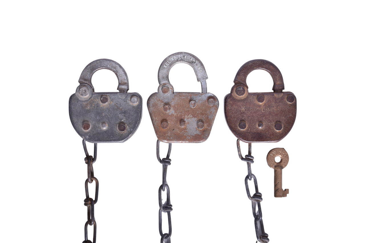 3170 - Three Western Railroad Locks & Key - Missouri Pacific and Missouri, Kansas and Texas thumbnail