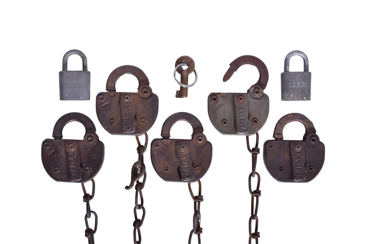 3172 - Seven Illinois Central Locks & Key thumbnail