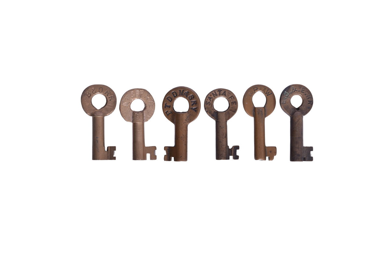 3176 - Six Railroad Keys - Ft. Dodge, Des Moines & Southern, Santa Fe, Elgin, Joliet and Eastern thumbnail