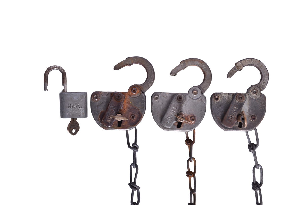 3220 - Four Norfolk and Western Railway Locks with Keys thumbnail