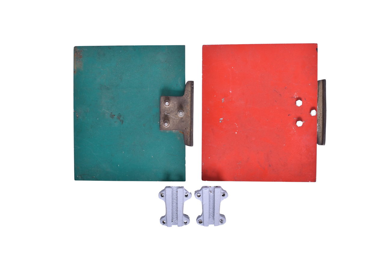 3224 - Pair of Railroad Caboose Marker Flags with Brackets thumbnail