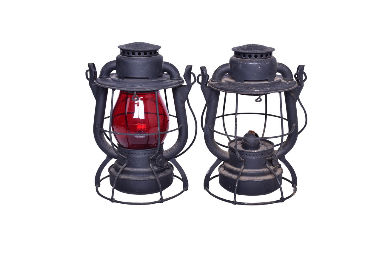 3247 - Pair of Dietz Vesta CCC&St.L / Big Four Railroad Lanterns w/ Red Cast Globe thumbnail