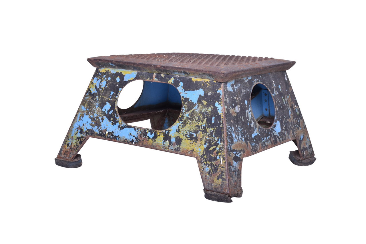 3436 - Unmarked Railroad Passenger Car Step Box thumbnail