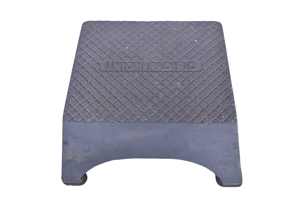 3516 - Union Pacific Railroad Utica Radiator Corp. Aluminum Step Box thumbnail