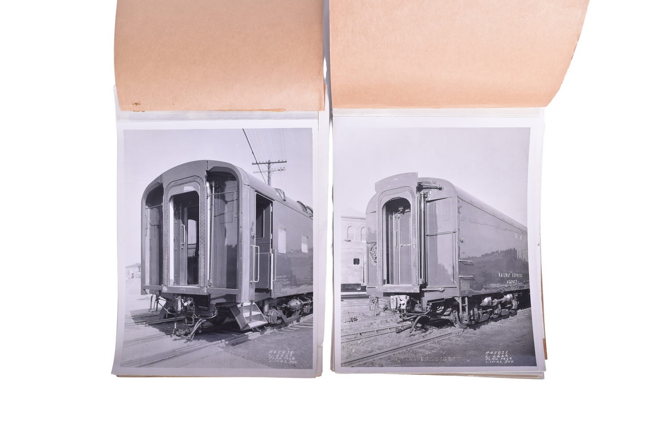 3522 - 37 Union Pacific Chair, Baggage, and Baggage Mail Builders Photographs thumbnail