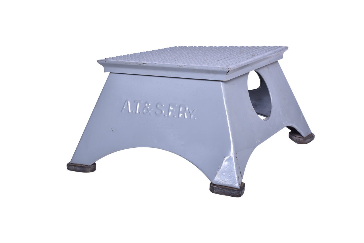 3560 - Atchison, Topeka and Santa Fe Railway Morton Steel Step Box thumbnail