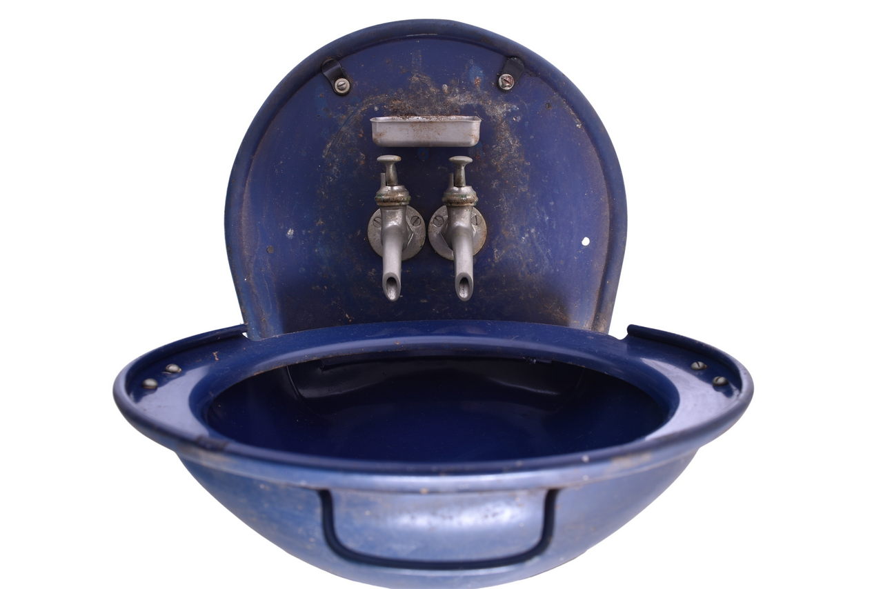 3599 - Steel Railroad Fold Down Wash Basin w/ Blue Porcelain Enamel thumbnail