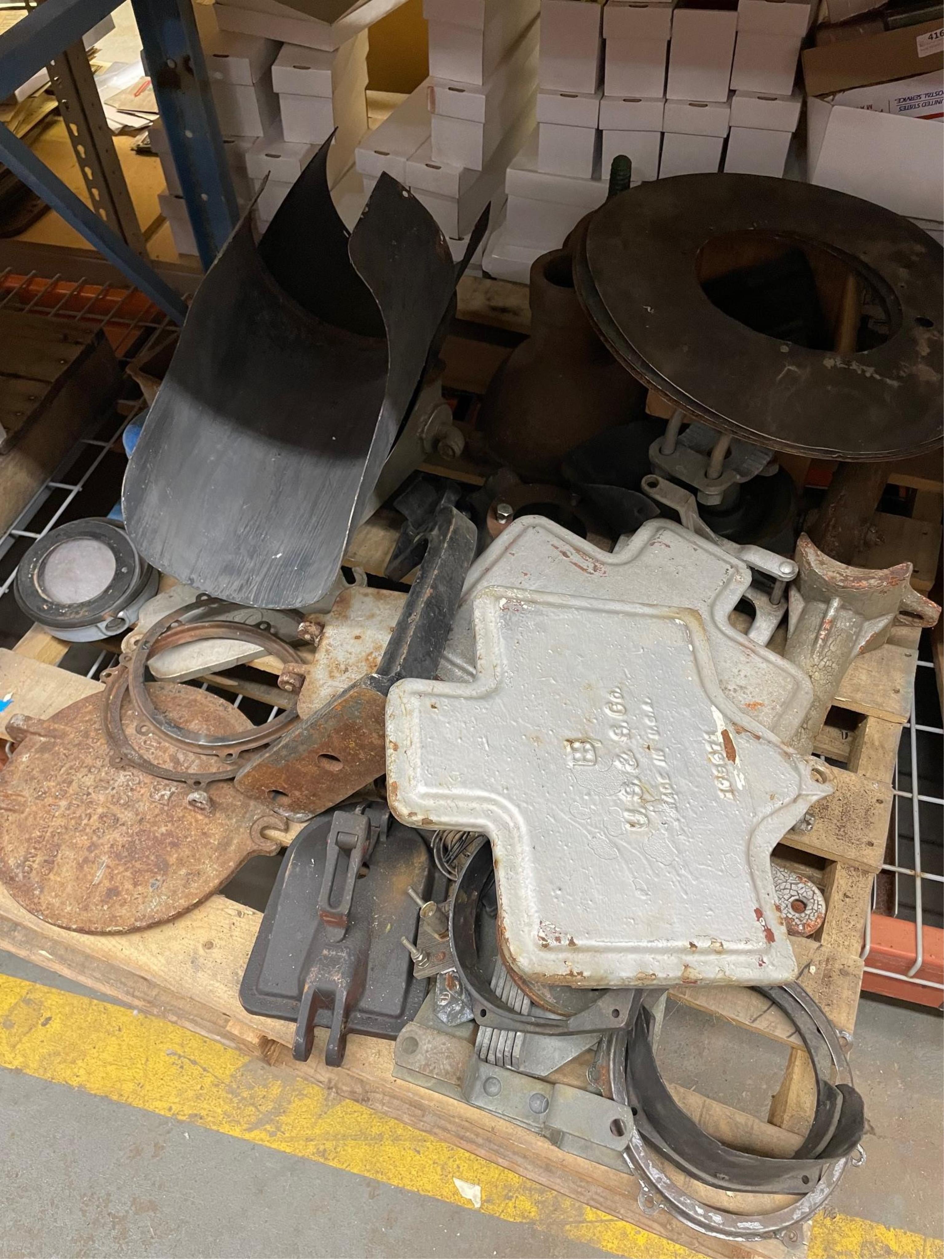 3612 - Pallet of Railroad Signal Parts and Miscellaneous thumbnail