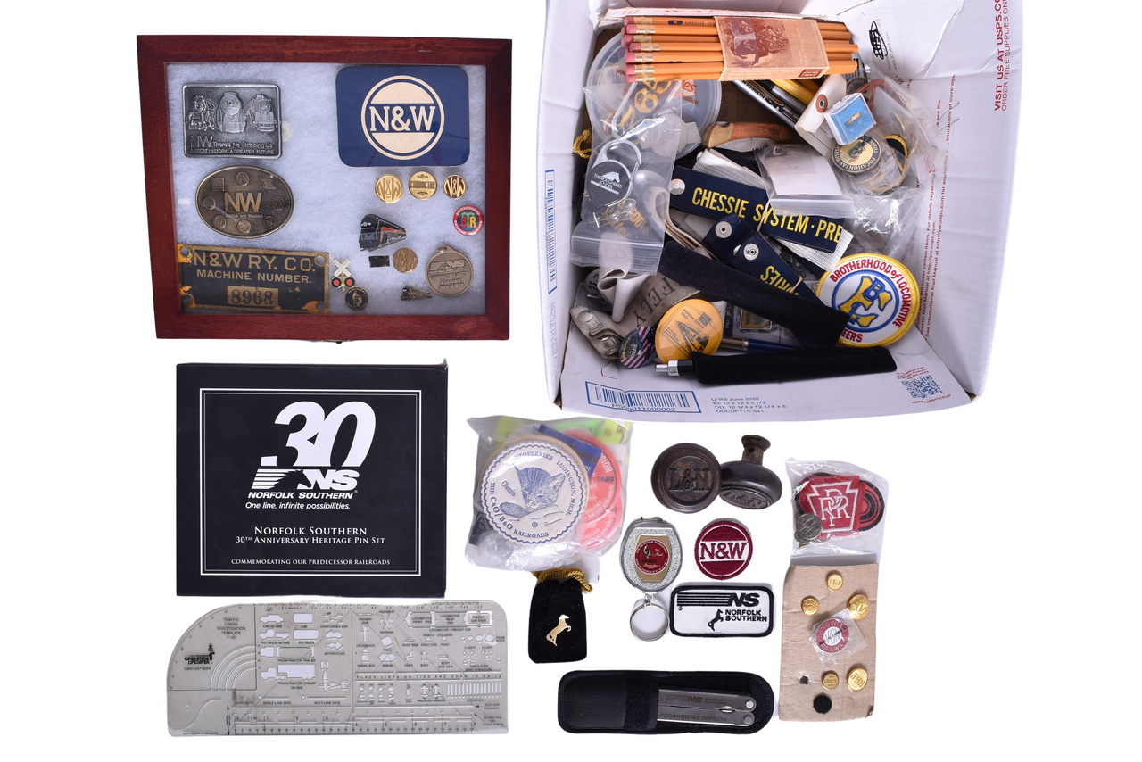 3646 - Railroad Buttons, Pins and Patches thumbnail