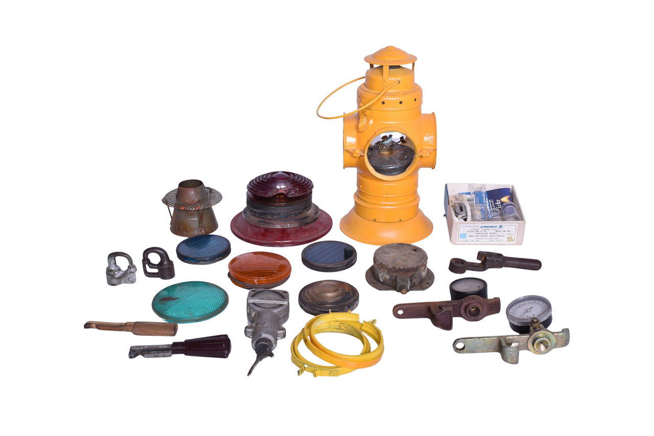 3652 - Signal Lamp / Lantern Parts Lot - Full Body, Lenses, Wicks, and More! thumbnail