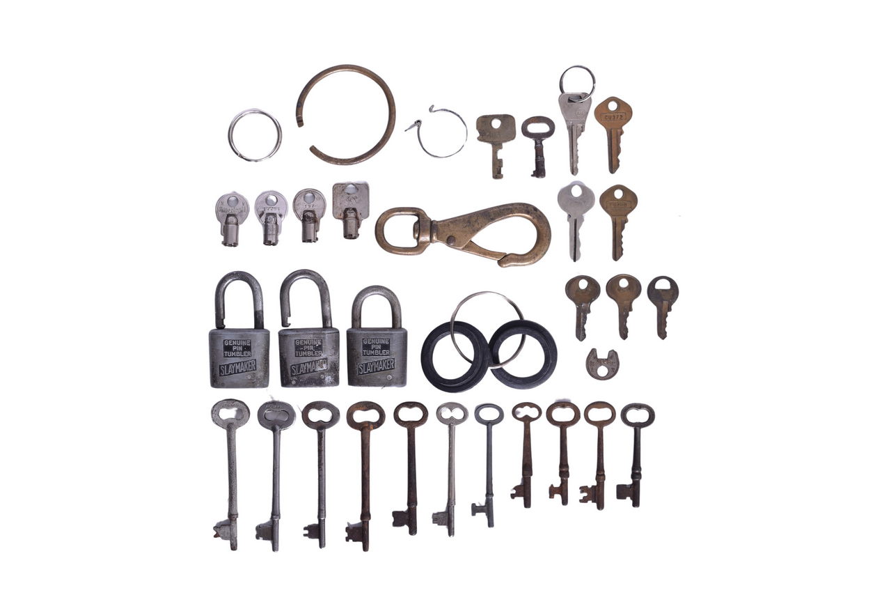 3722 - Three Railroad Locks and Twenty Three Keys thumbnail