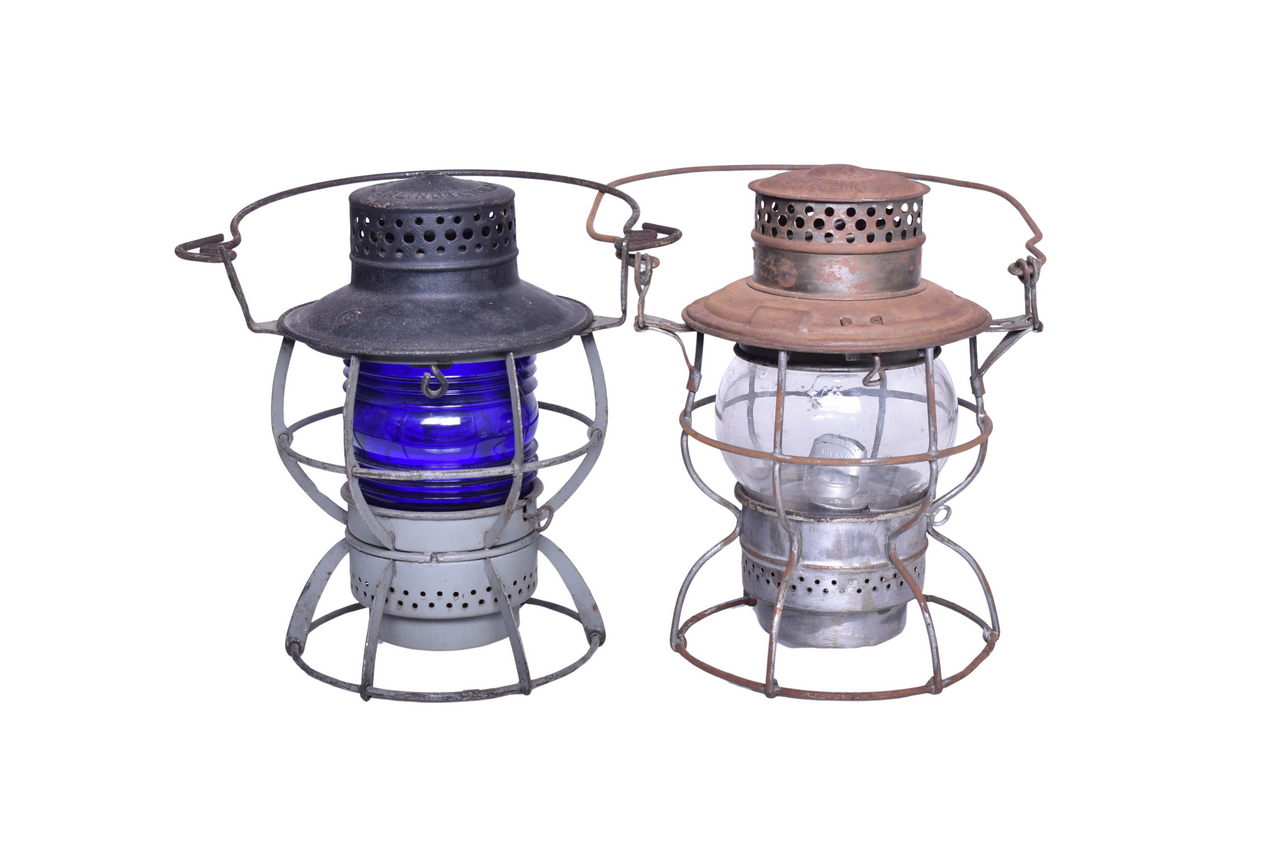 3343 - Dressel Erie Railroad Blue Fresnel Globe Lantern and Adlake 250 Kero Chicago Burlington & Quincy Lantern thumbnail