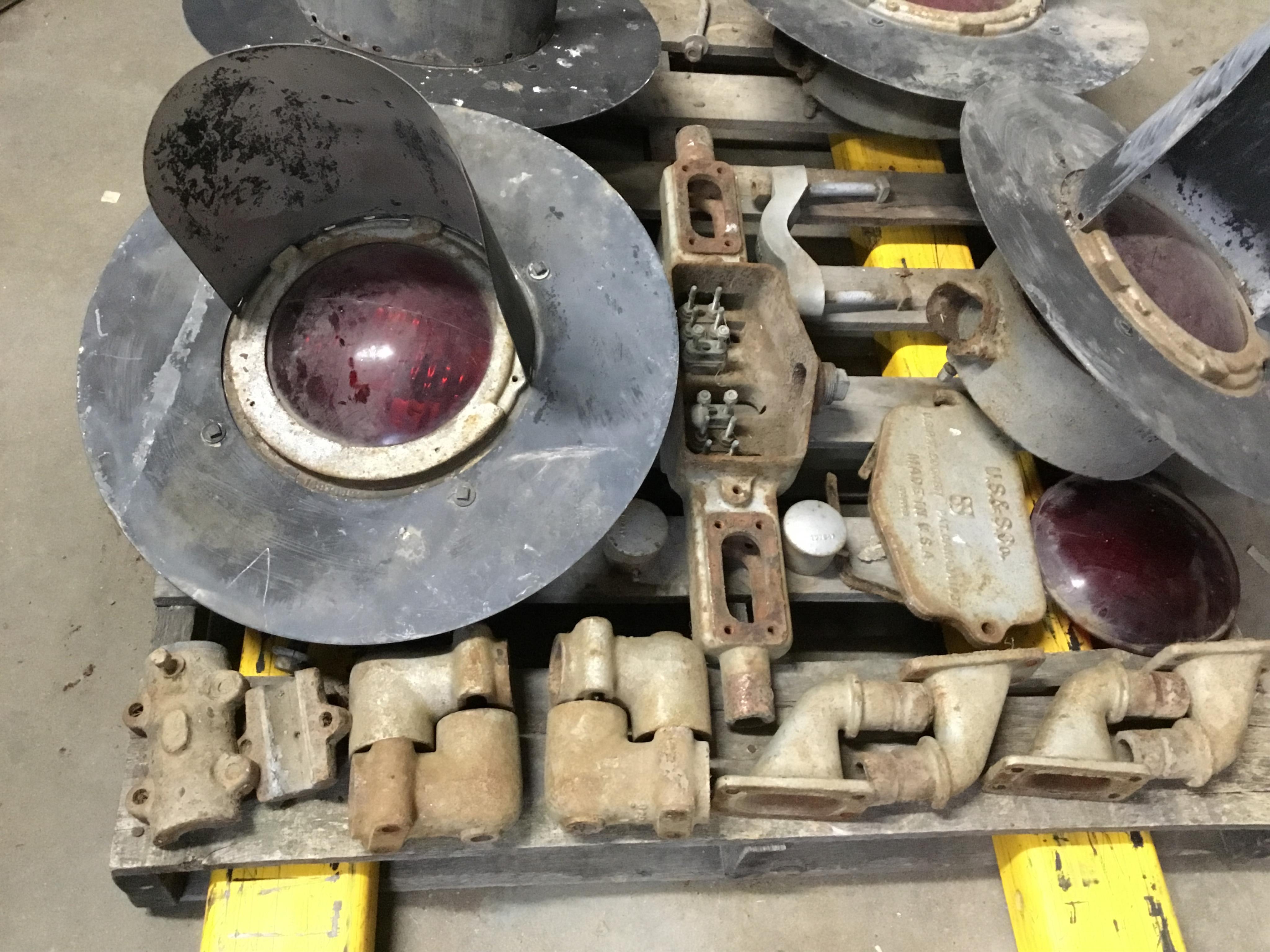 3657 - Union Switch and Signal Railroad Highway Flasher Crossing Signal w/ Pole and Base thumbnail