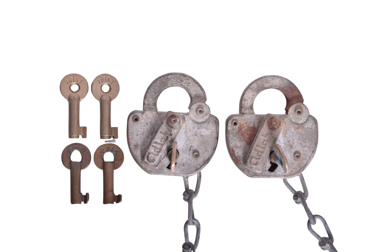 4261 - Pair of Adlake Houston Belt & Terminal Railroad Locks and Six Brass Keys thumbnail
