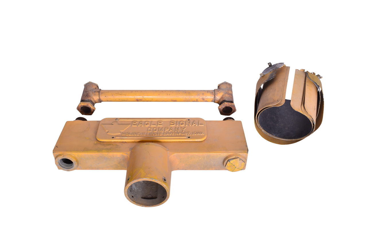 4268 - Eagle Traffic Light Parts Lot - Dual Head Post, Visors, etc. thumbnail