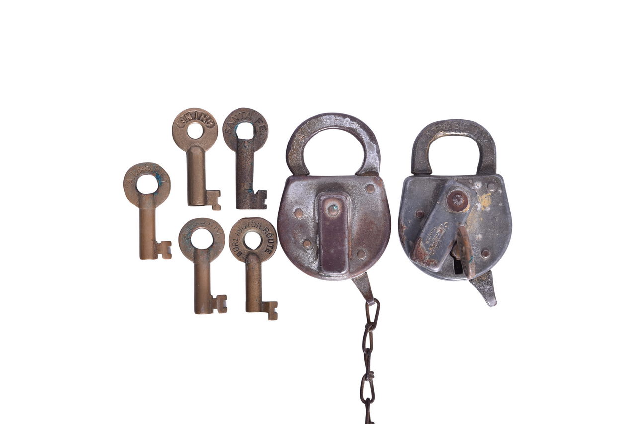 4271 - Pair of Atchison, Topeka and Santa Fe Railway Locks, Brass Keys, and Burlington Northern Route Keys thumbnail