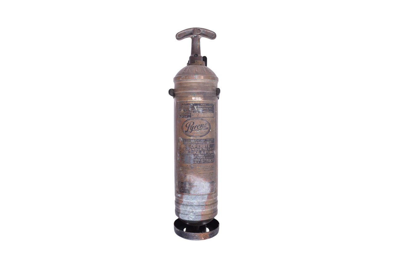 4285 - Erie Railroad Pyrene Brass Fire Extinguisher In Wall Mount thumbnail