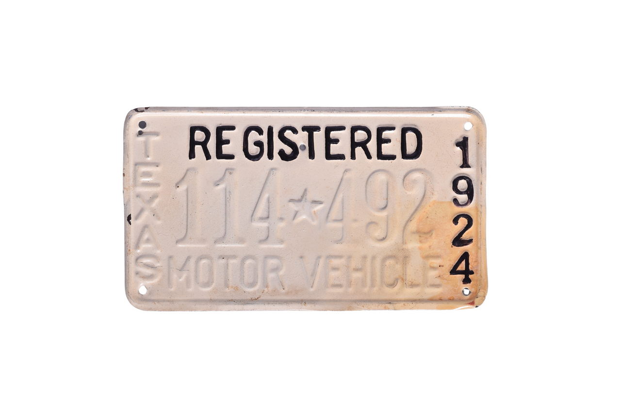 4322 - 1924 Texas Motor Vehicle Radiator Seal License Plate 114492 thumbnail
