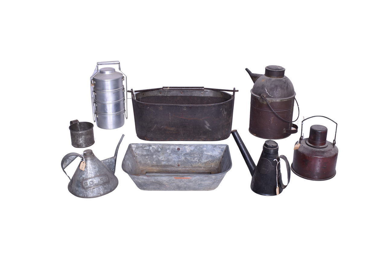 4502 - Eight Pieces of Railroad Tin Ware - Atlantic Coast Lines, Southern Railway, New York Central thumbnail