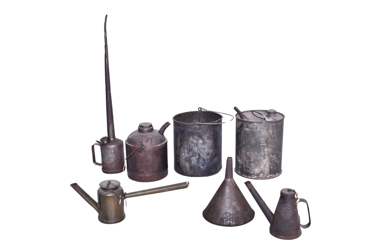 4504 - Seven Pieces of Western Railroad Tin Ware - Great Northern, Northern Pacific, Soo Line thumbnail