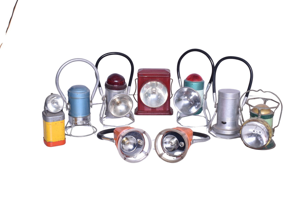 4394 - Nine Battery-Powered Railroad Lanterns - Union Pacific thumbnail