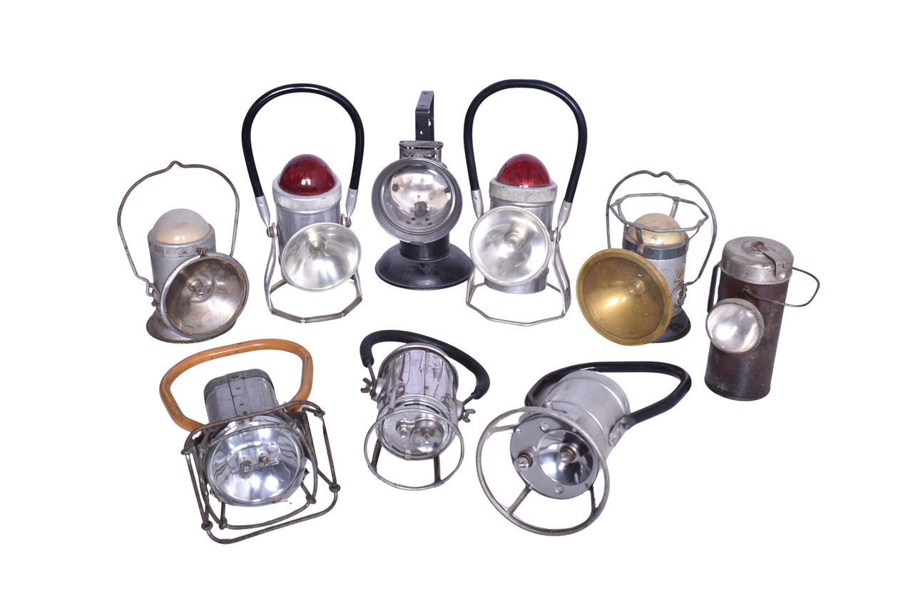 4396 - Nine Battery-Powered Railroad Lanterns - Atchison, Topeka and Santa Fe Railway thumbnail