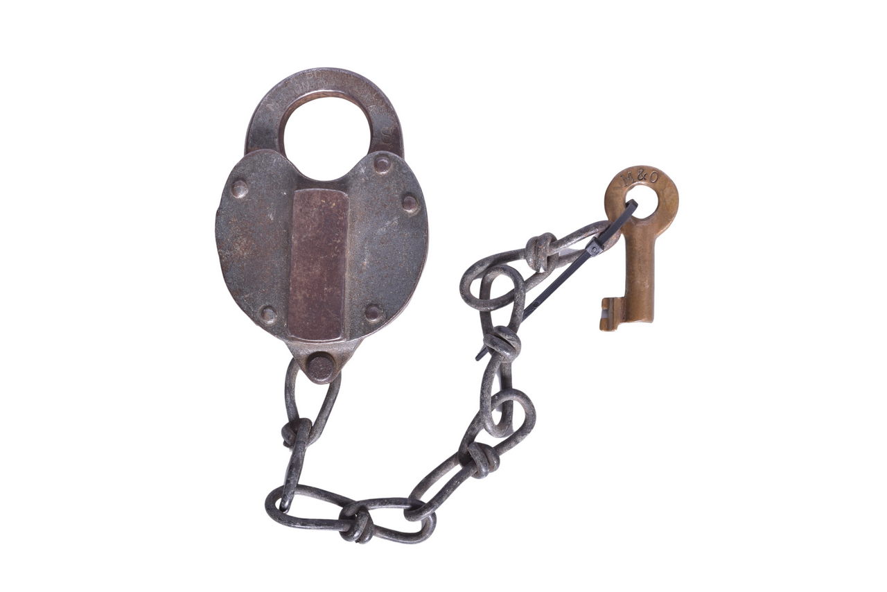 4657 - Wilson Bohannan Mobile and Ohio Railroad Heart Shaped Steel Switch Lock w/ M&O Brass Key thumbnail