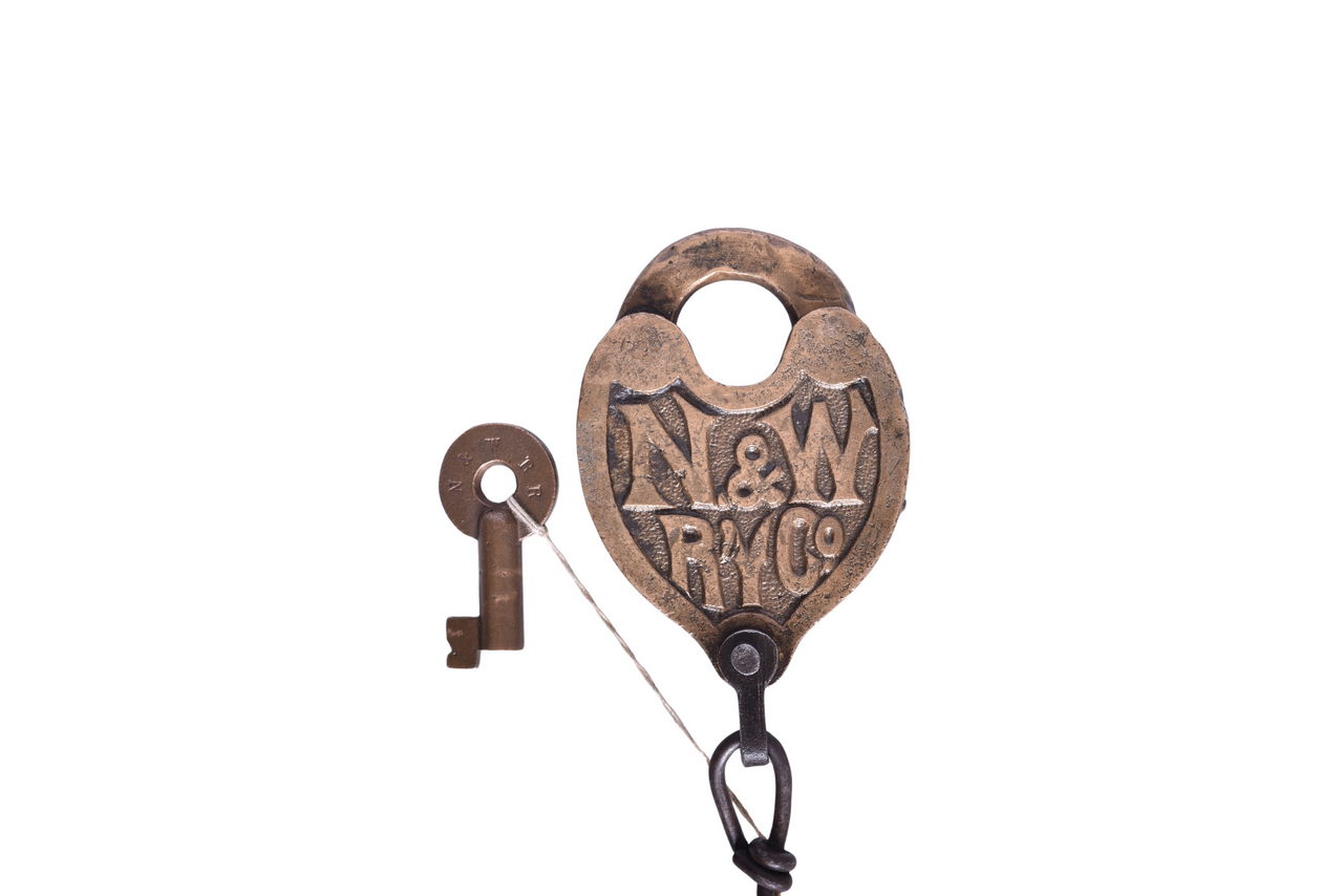 4668 - Heart-Shaped Norfolk and Western Railway Brass Lock with Key thumbnail