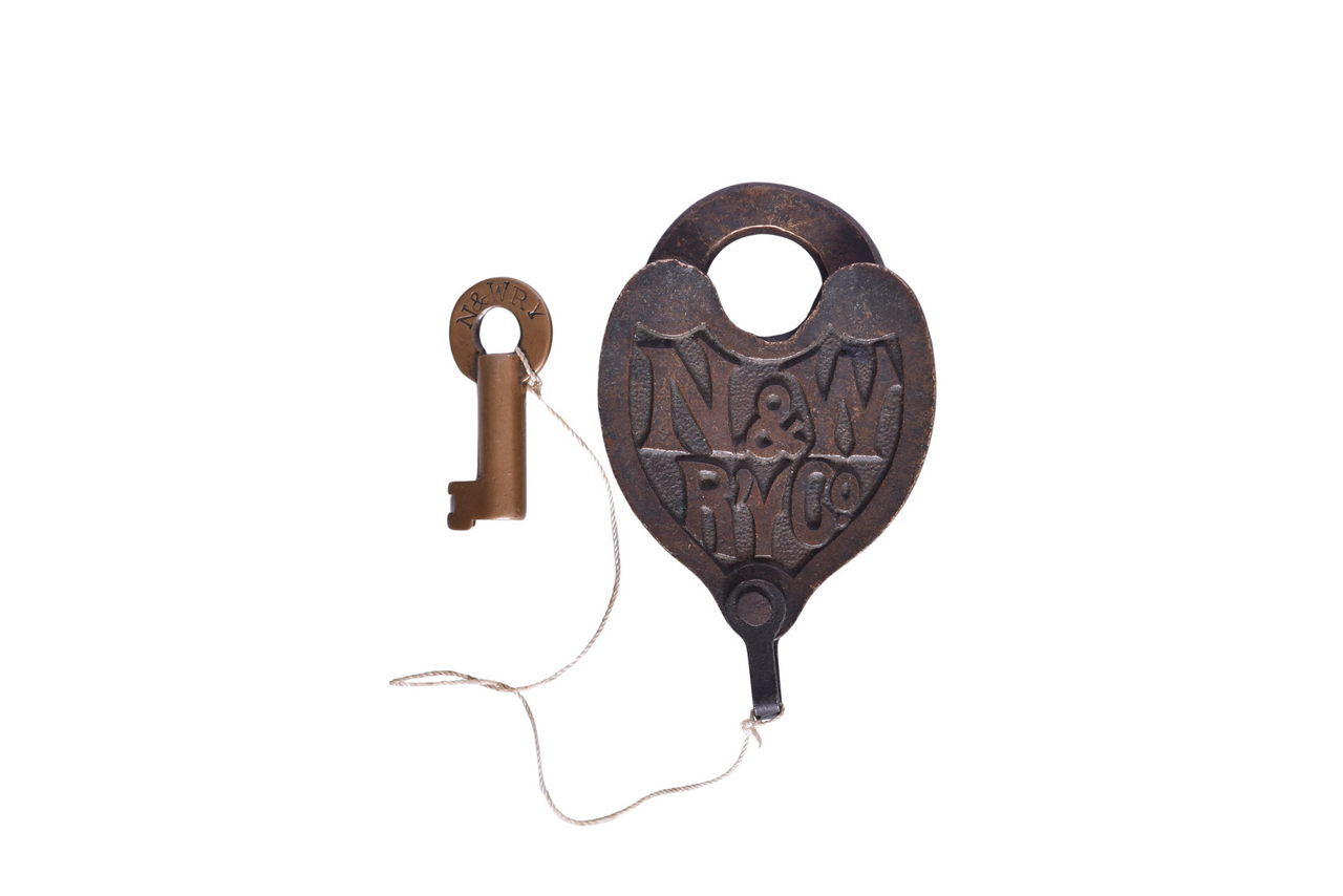 4678 - Heart-Shaped Norfolk and Western Railway Slaymaker Brass Lock with Key thumbnail