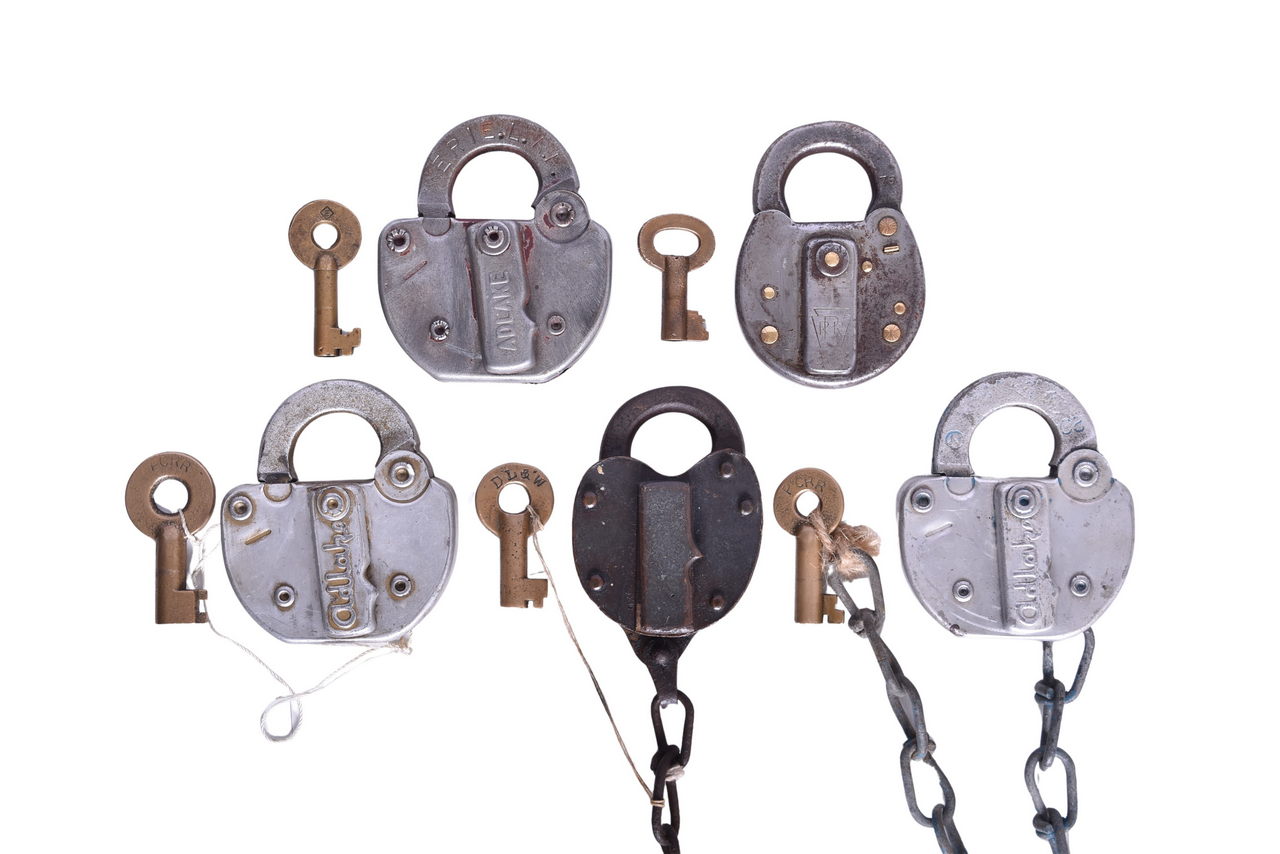 4680 - Five East Coast Railroad Locks with Keys - Delaware Lackawanna and Western, Pennsylvania thumbnail