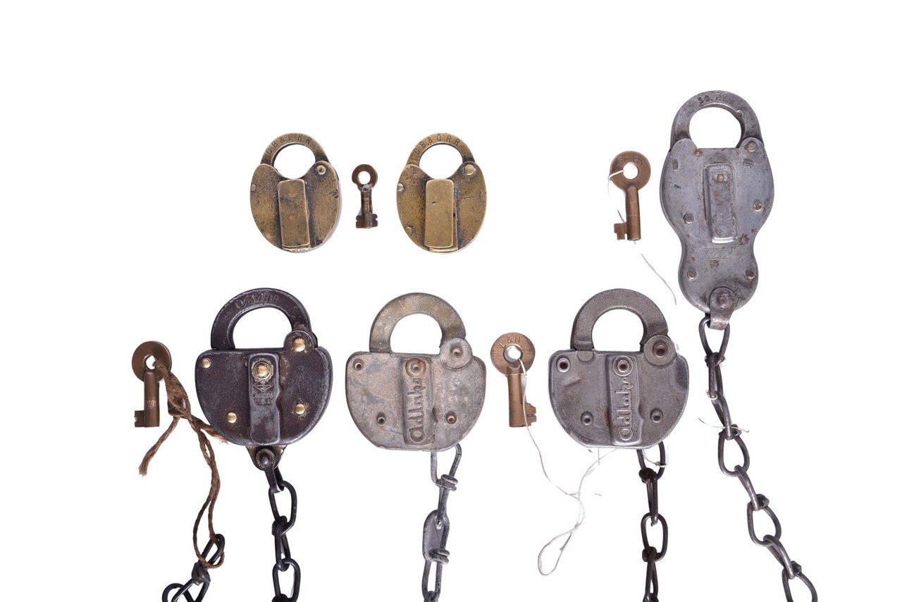 4682 - Five South U.S. Railroad Locks and Keys - Yale Banjo Style Southern Railroad and others thumbnail