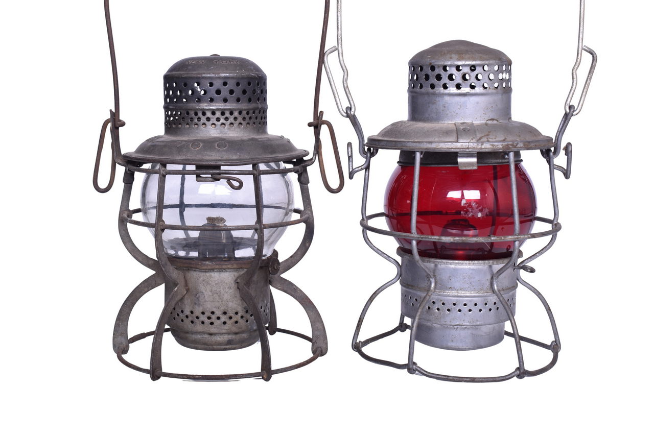 4698 - Pair of South U.S. Railroad Lanterns - Southern Railway and Louisville and Nashville thumbnail