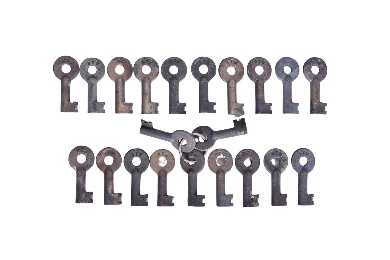 5015 - Twenty-One Grand Trunk Western Railroad Brass Keys thumbnail