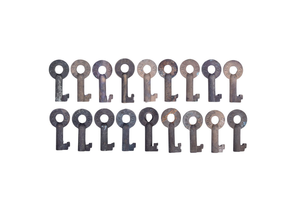 5055 - Eighteen Canadian Railroad Brass Switch Keys - Canadian National, Canadian Pacific, and Grand Trunk Western thumbnail
