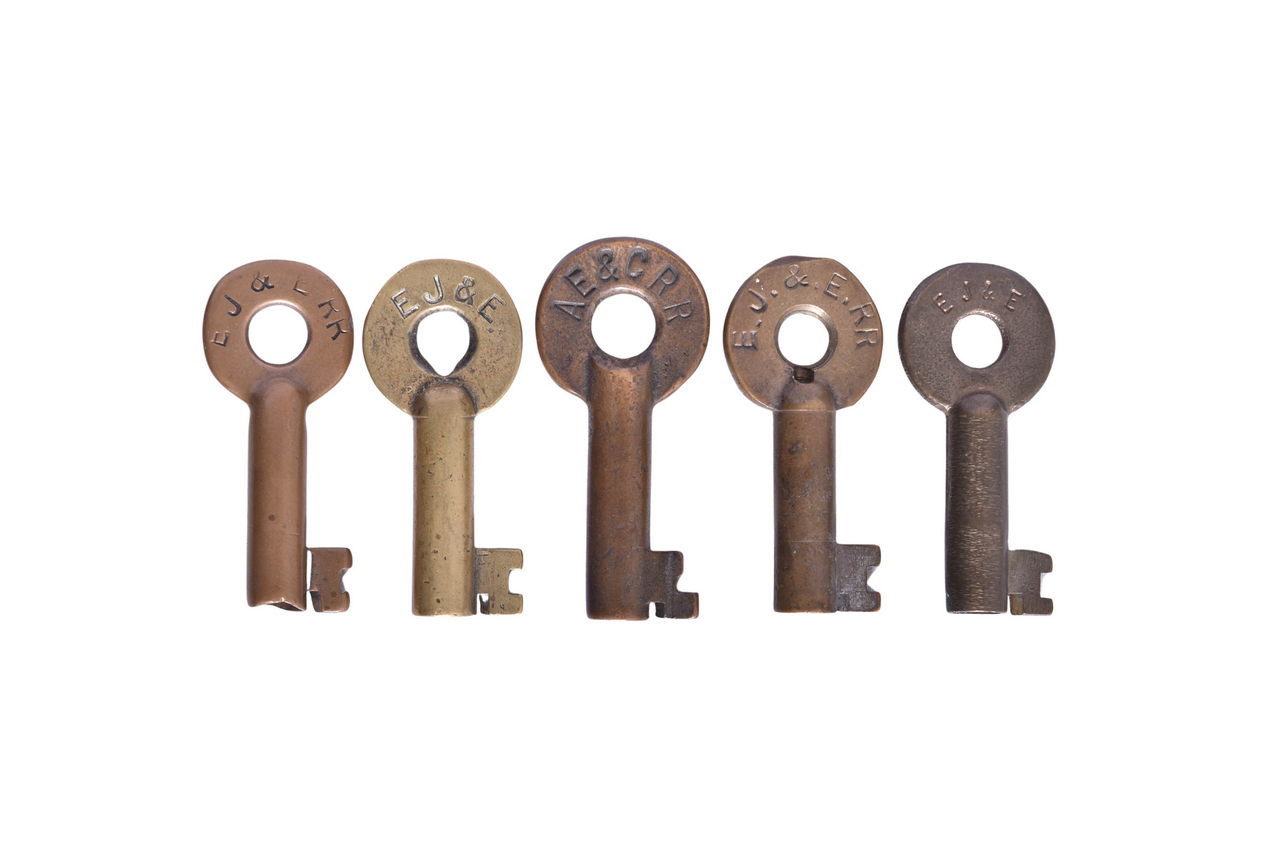 5057 - Five Elgin Illinois Railroad Lines Brass Keys - Elgin, Joliet & Eastern and Aurora Elgin & Chicago thumbnail