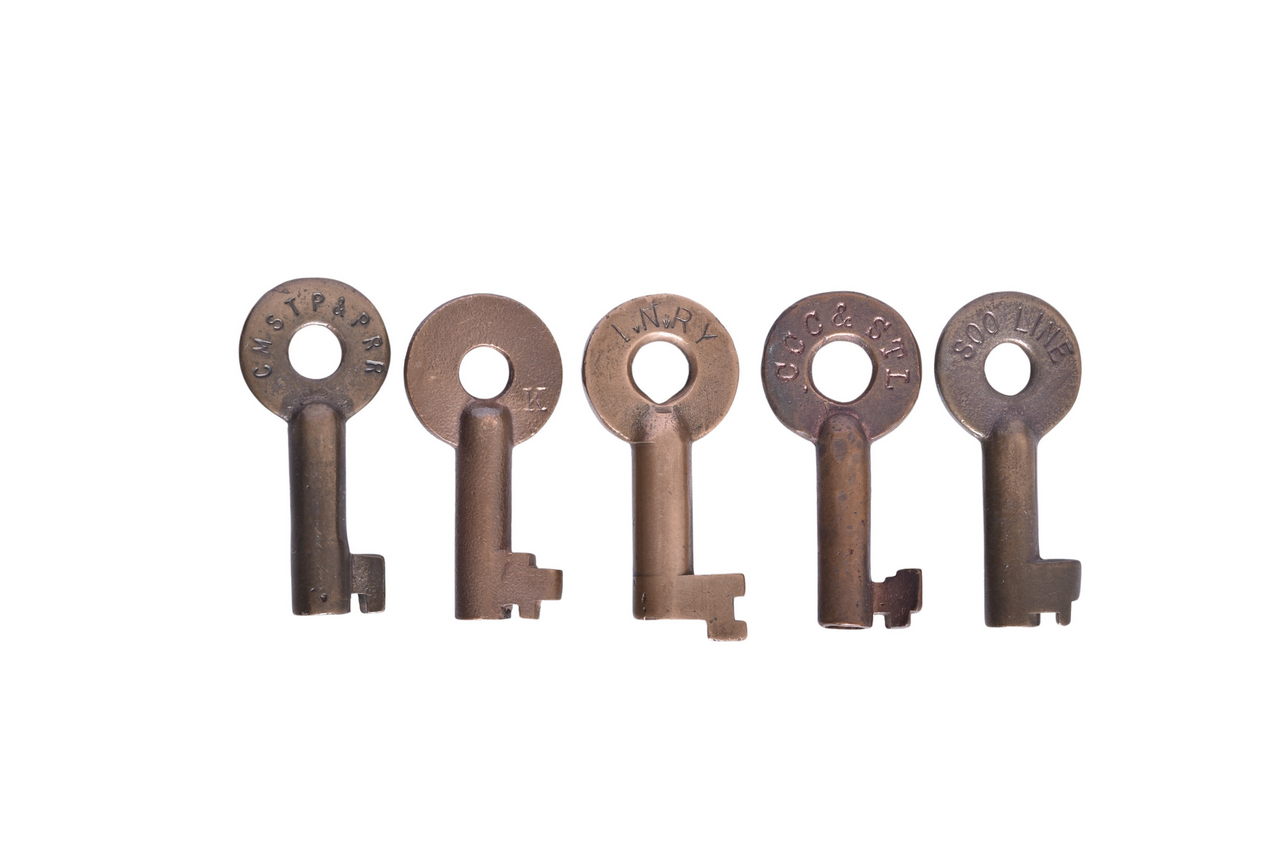 5063 - Five Midwest Railroad Brass Keys - Illinois Northern, Ann Arbor, Milwaukee Road, Big Four, and Soo Line thumbnail