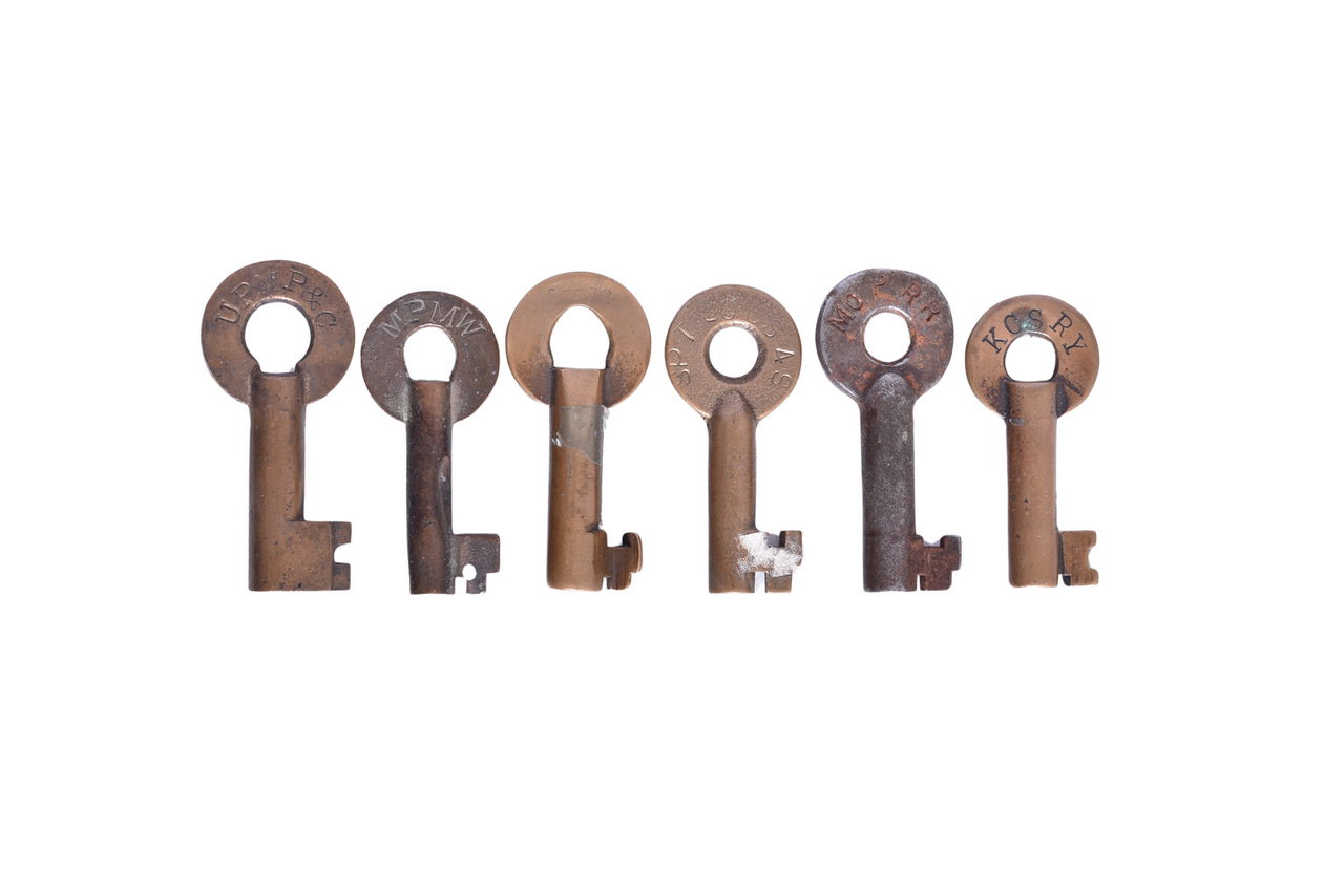 5067 - Six Railroad Brass Keys - Missouri Pacific, Union Pacific, Southern Pacific, and Kansas City Southern thumbnail