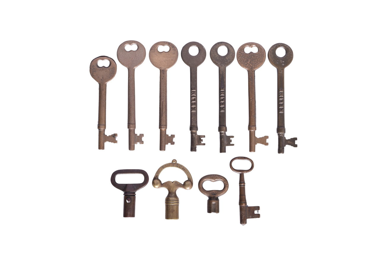 5069 - Eleven Brass Railroad Caboose, Coach, and Gas Lamp Fixture Keys - PINTSCH, Adlake, and Keline thumbnail