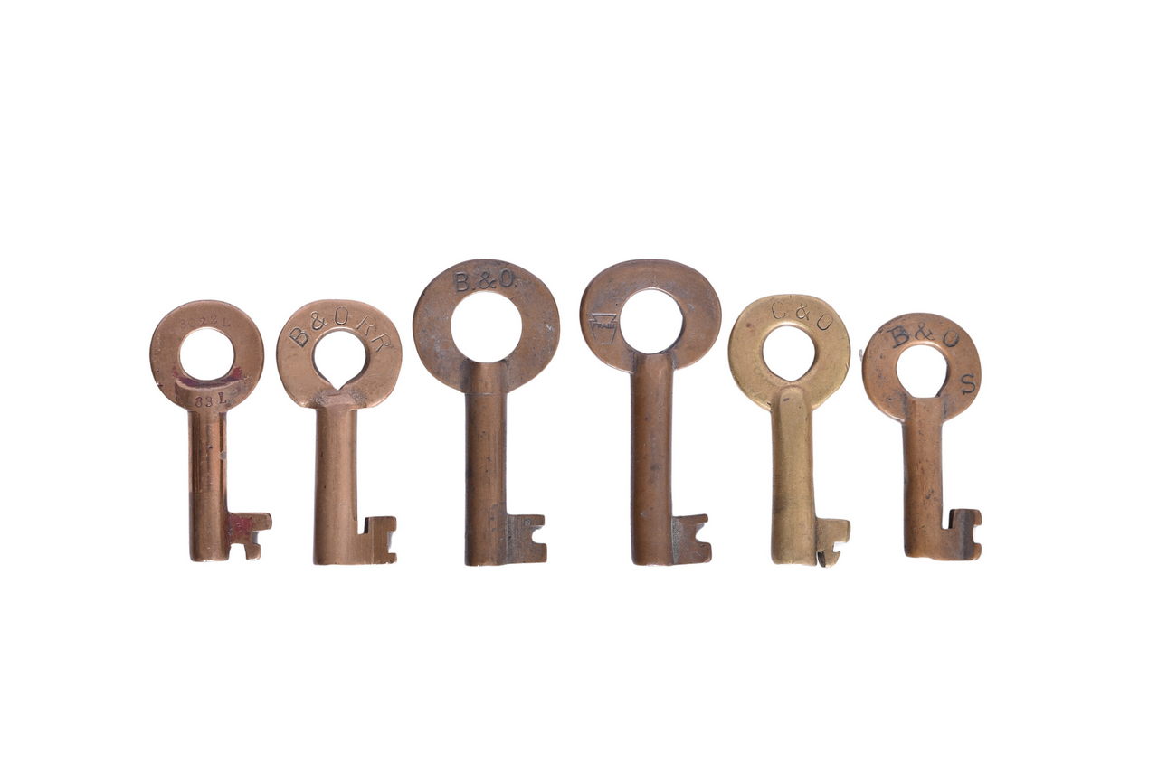 5073 - Six Baltimore & Ohio and Chesapeake & Ohio Railroad Brass Keys thumbnail