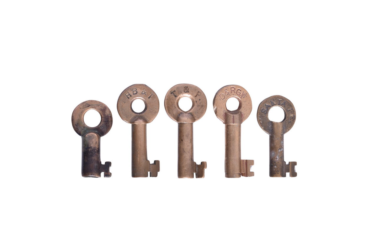 5075 - Five Western Railroad Brass Keys - Texas & Pacific, Santa Fe, Denver & Rio Grande Western, Houston Belt & Terminal, and Missouri, Kansas & Texas thumbnail
