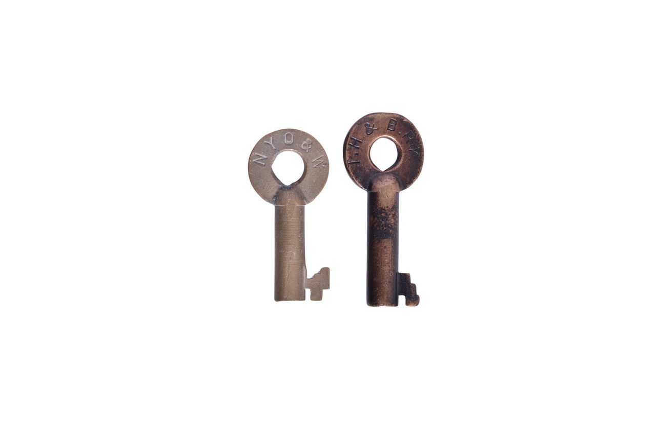 5077 - Pair of Brass Railroad Keys - New York, Ontario & Western (Fake Key) and Toronto, Hamilton & Buffalo Railway thumbnail
