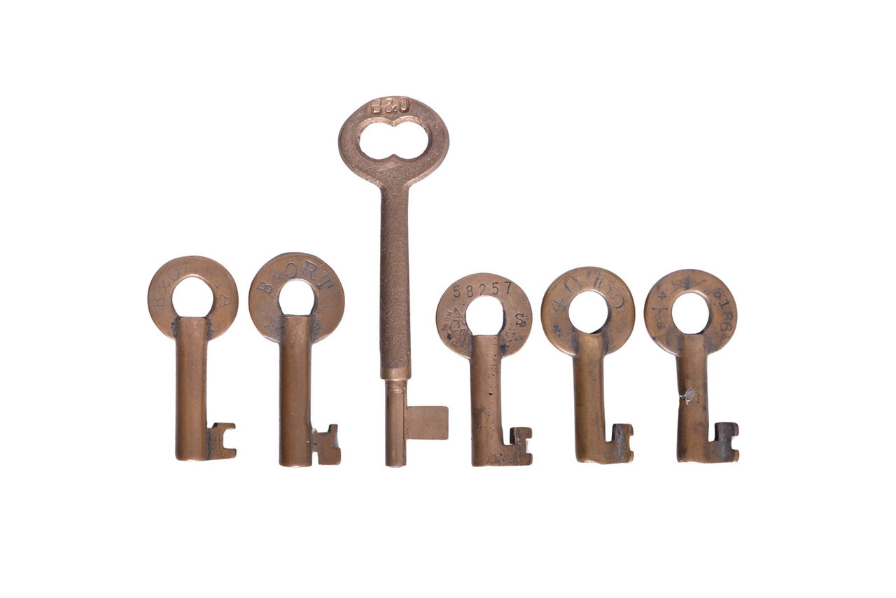 5087 - Six Baltimore and Ohio Railroad Brass Keys - Slaymaker Rip Track, FS Local Station, Coach Car Key, Etc. thumbnail